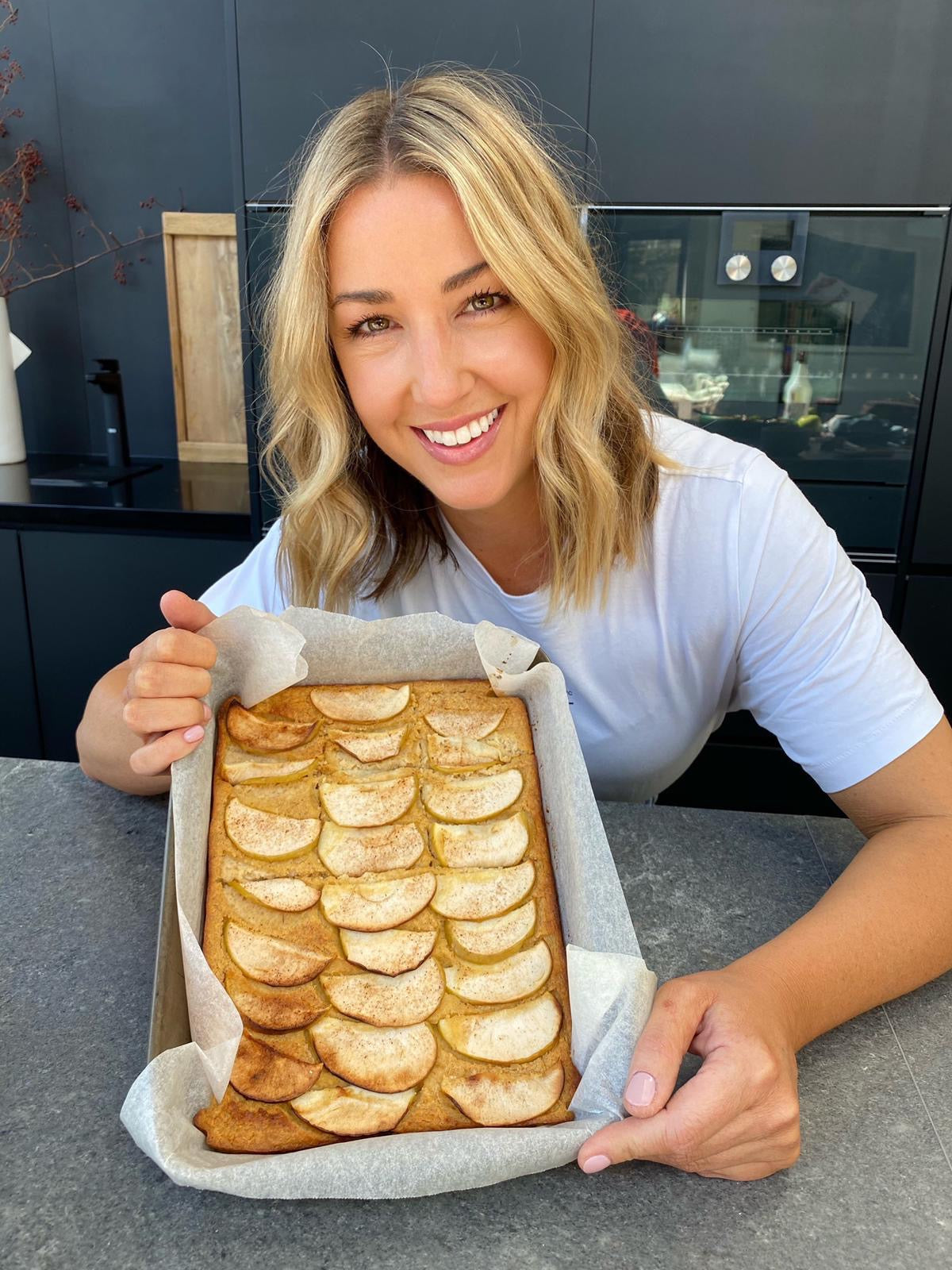 Cinnamon & Apple Baked Oatmeal – Jules Sebastian